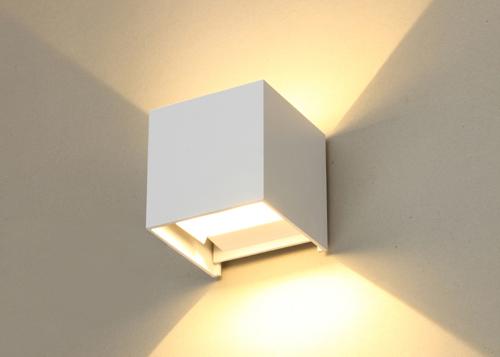 立方体の通路の家およびホテルのための2*3Wの黒く/白いLEDの壁ランプ